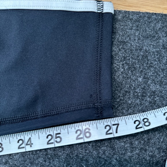 Under Armour Women's HeatGear Shine Mesh Pocketed Leggings, Like New Size L - Picture 10 of 10